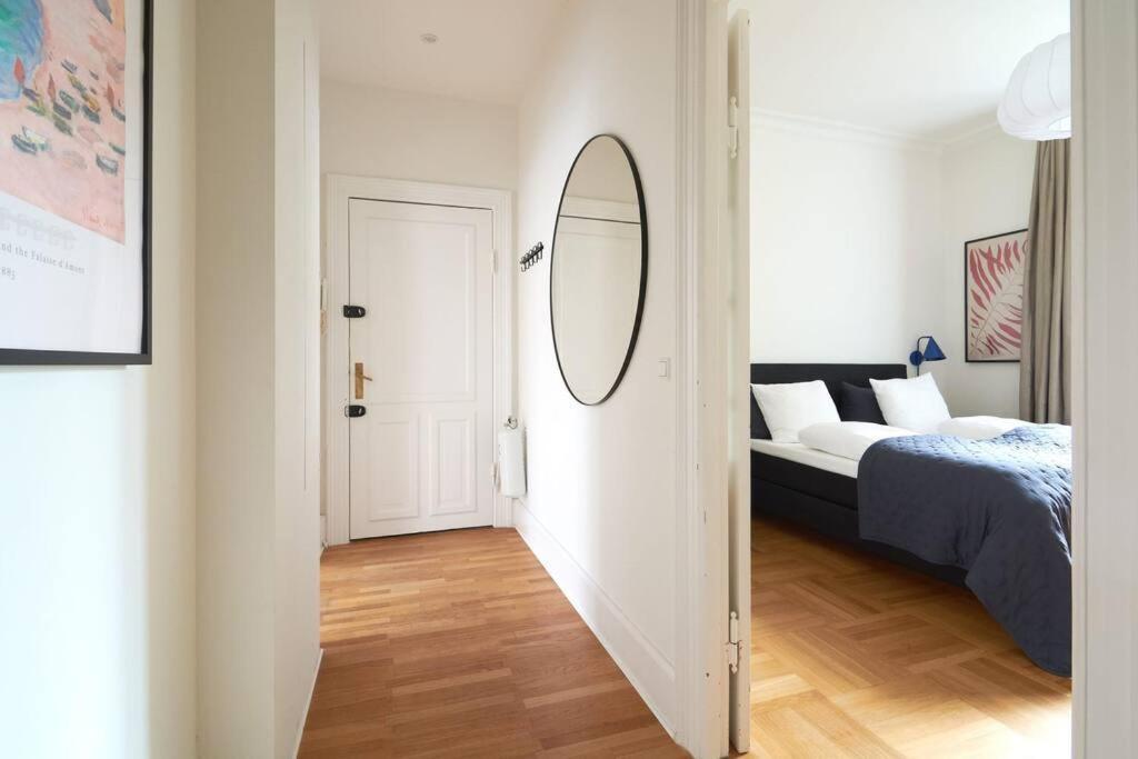 Spacious 3 Bedroom Manor Flat Next To Tivoli * Kopenhagen