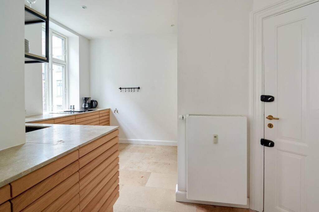 Spacious 3 Bedroom Manor Flat Next To Tivoli * Kopenhagen