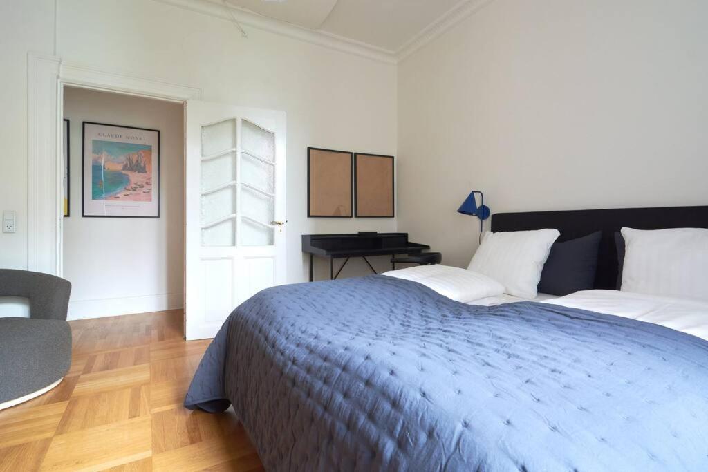 Spacious 3 Bedroom Manor Flat Next To Tivoli Appartement