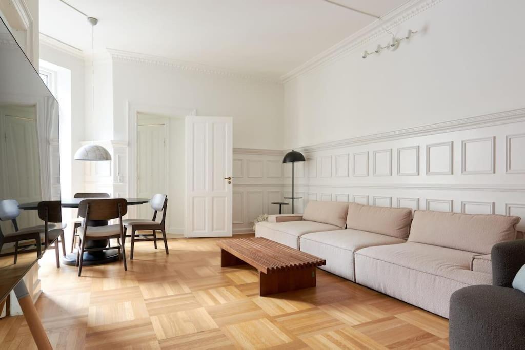Spacious 3 Bedroom Manor Flat Next To Tivoli Kopenhagen